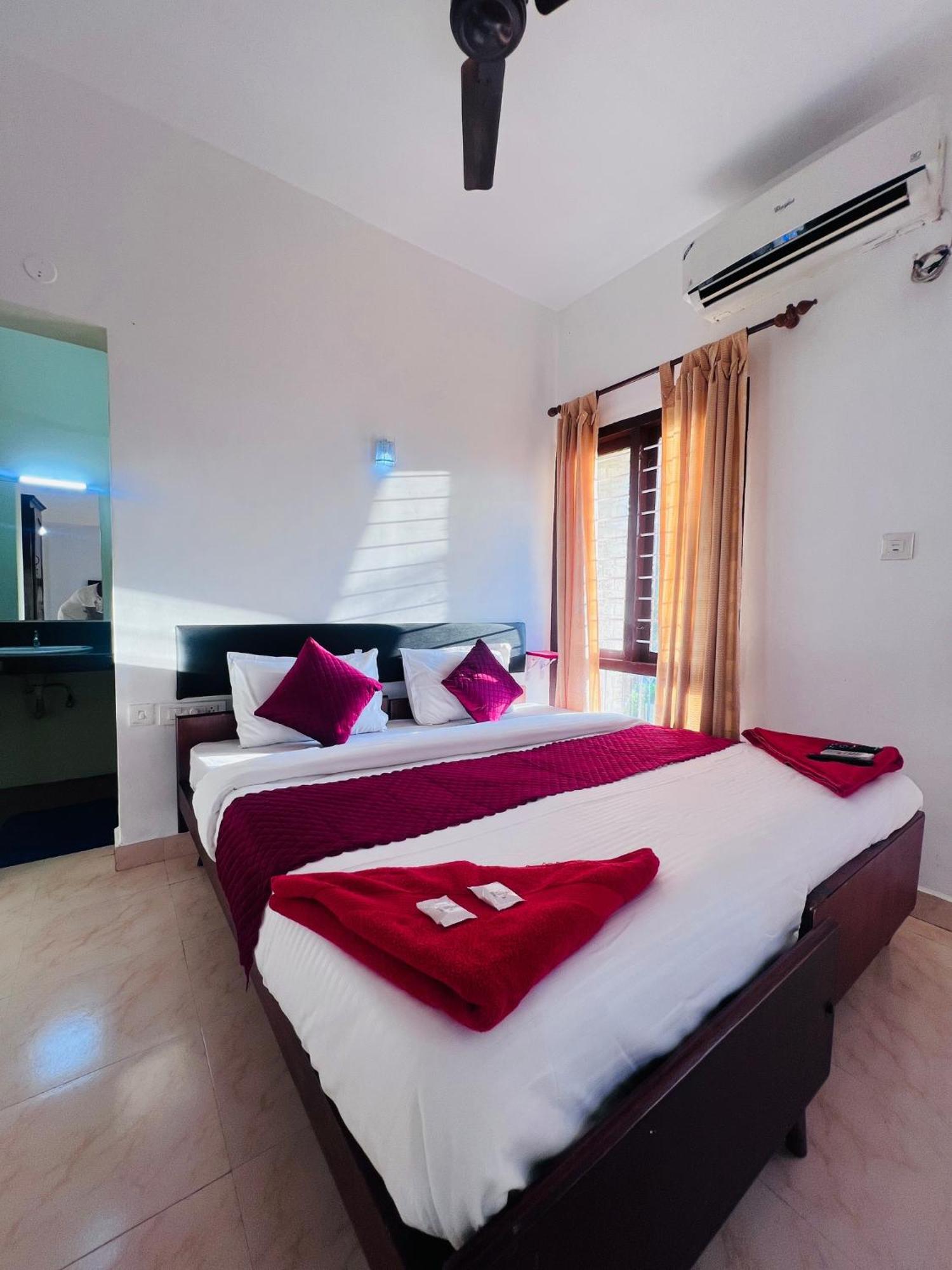 Hotel Sunday - Townhouse Club Airport Trivandrum Thiruvananthapuram Eksteriør billede