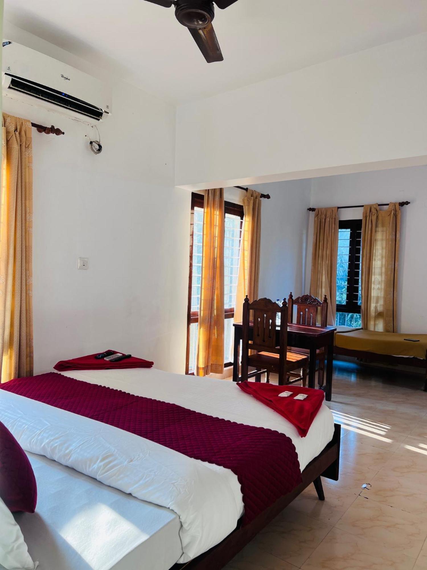 Hotel Sunday - Townhouse Club Airport Trivandrum Thiruvananthapuram Eksteriør billede