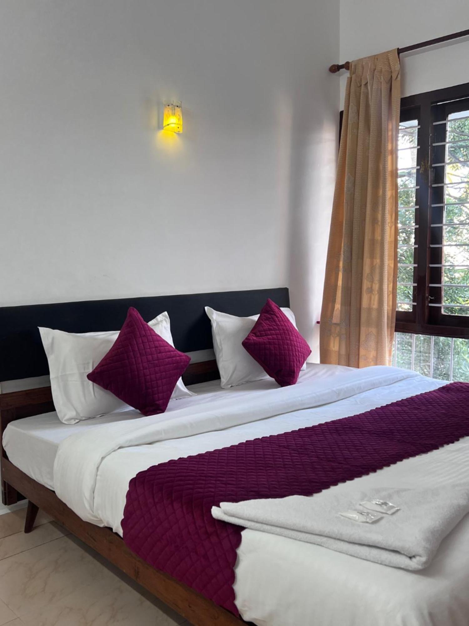 Hotel Sunday - Townhouse Club Airport Trivandrum Thiruvananthapuram Eksteriør billede