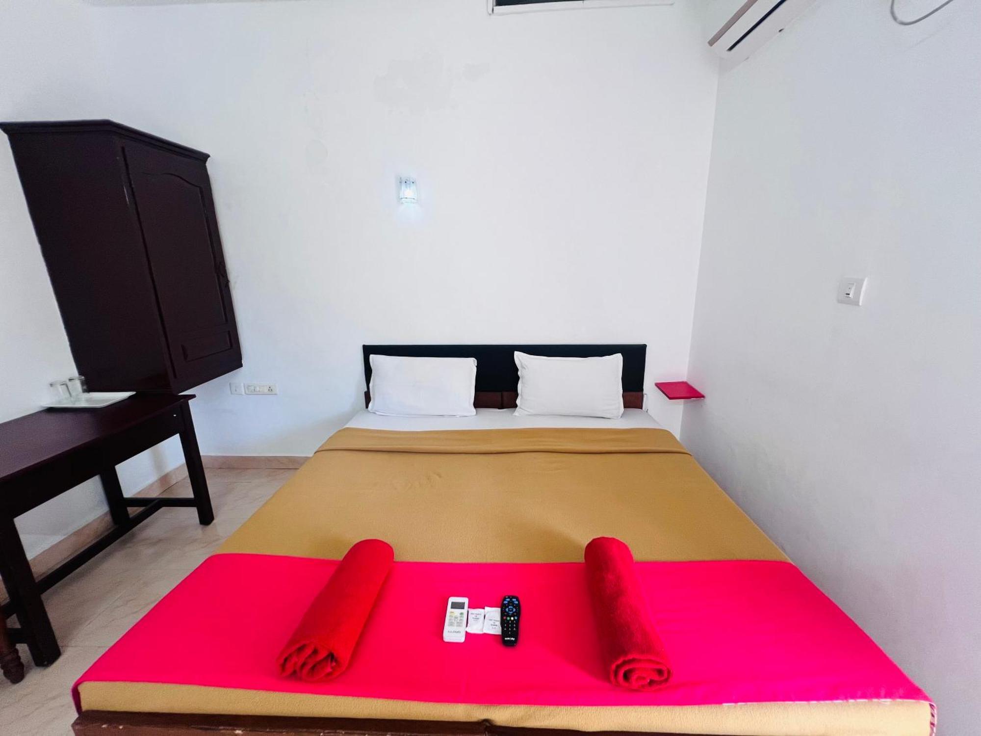 Hotel Sunday - Townhouse Club Airport Trivandrum Thiruvananthapuram Eksteriør billede