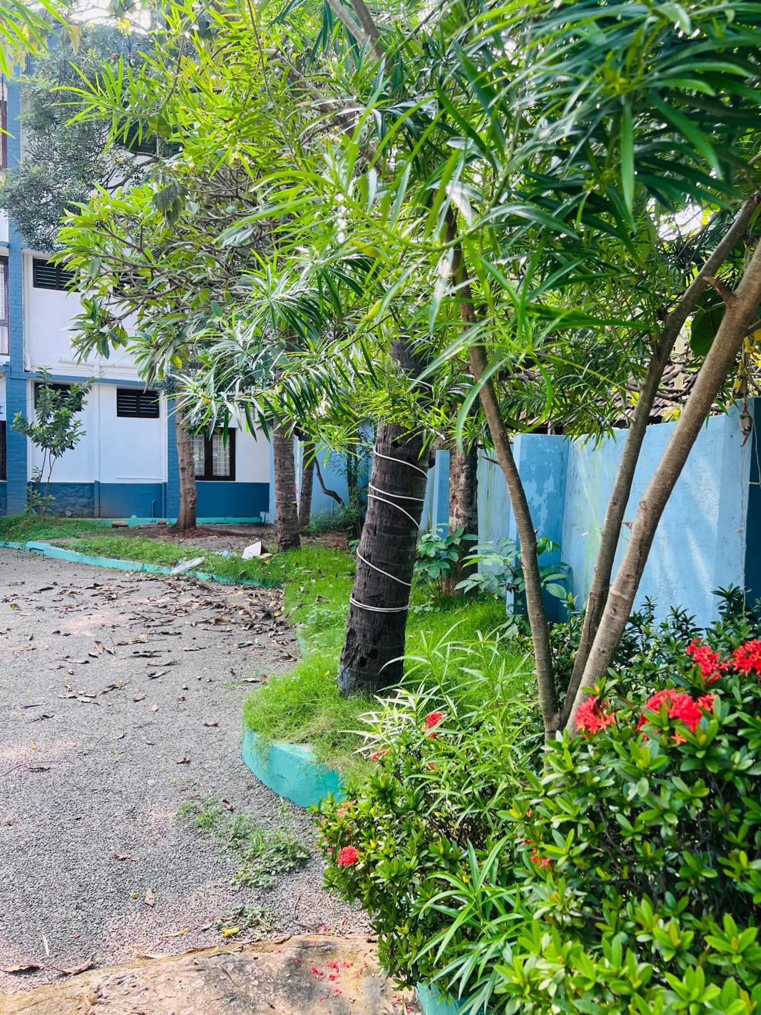 Hotel Sunday - Townhouse Club Airport Trivandrum Thiruvananthapuram Eksteriør billede