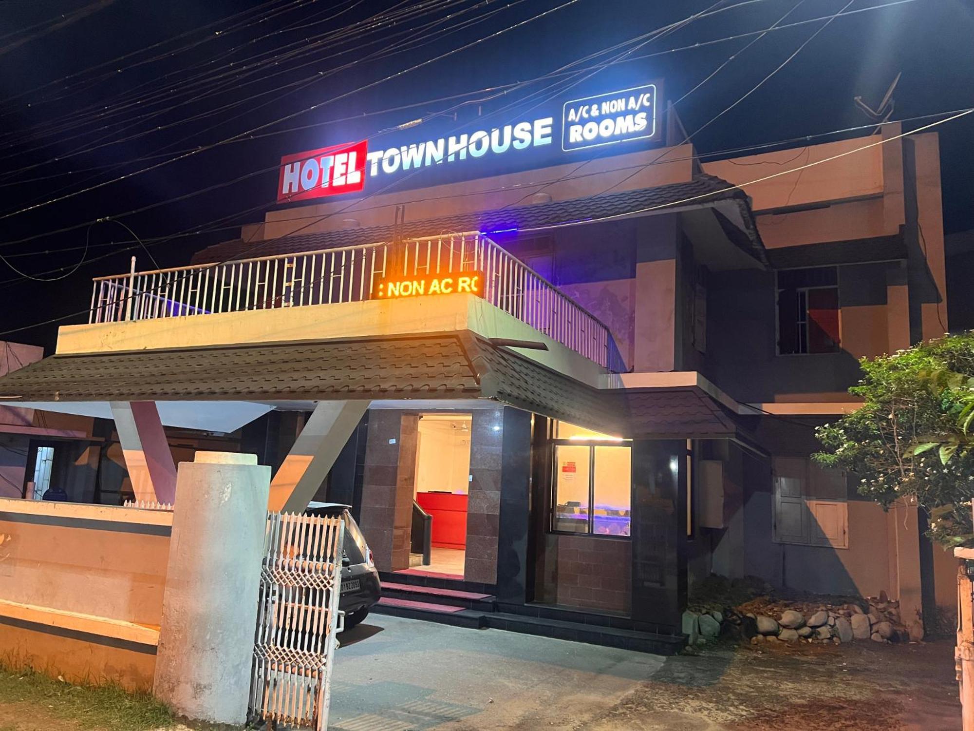 Hotel Sunday - Townhouse Club Airport Trivandrum Thiruvananthapuram Eksteriør billede