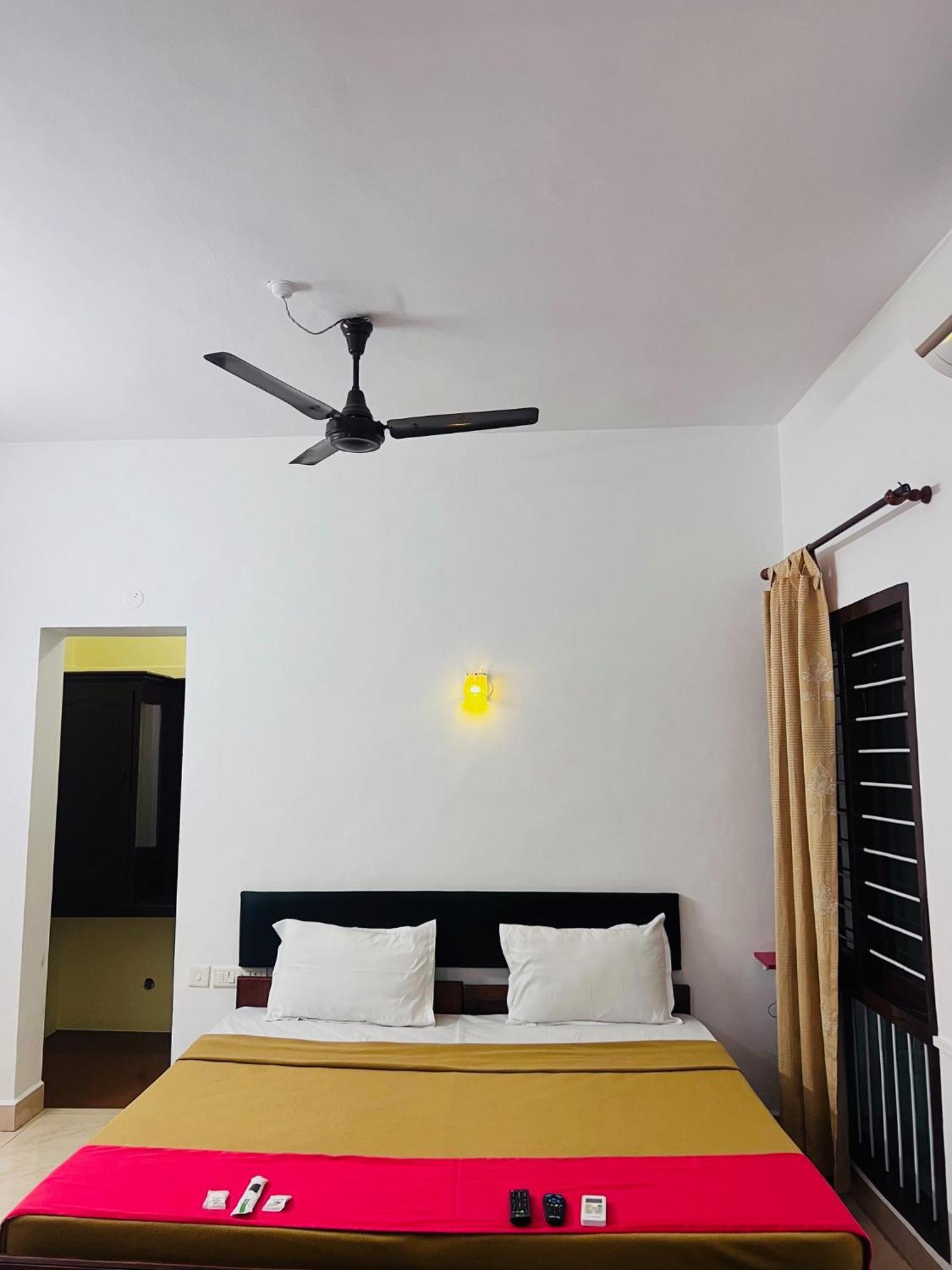 Hotel Sunday - Townhouse Club Airport Trivandrum Thiruvananthapuram Eksteriør billede