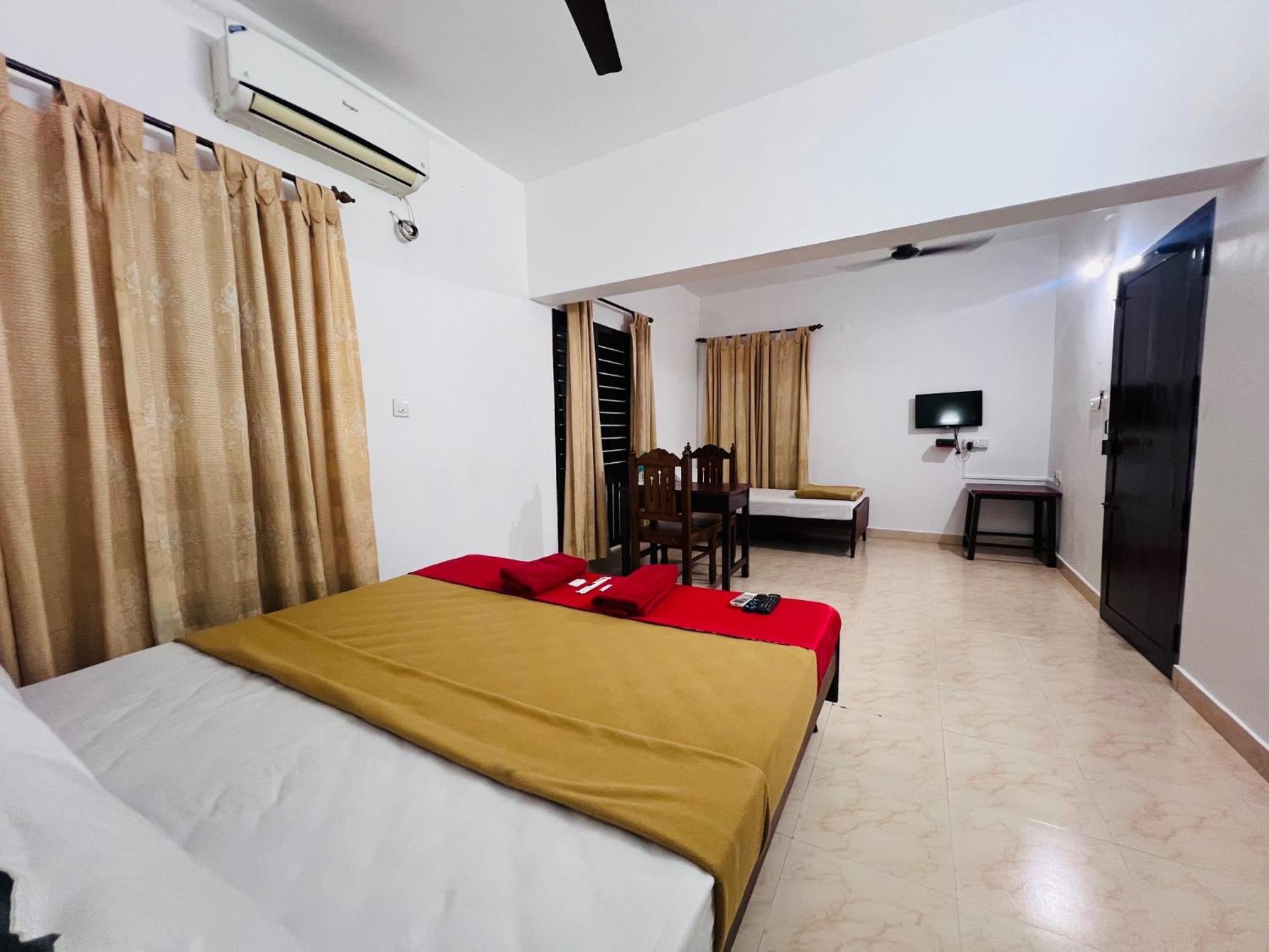 Hotel Sunday - Townhouse Club Airport Trivandrum Thiruvananthapuram Eksteriør billede